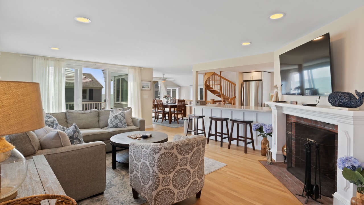 Photo of Livingroom in Popponesset