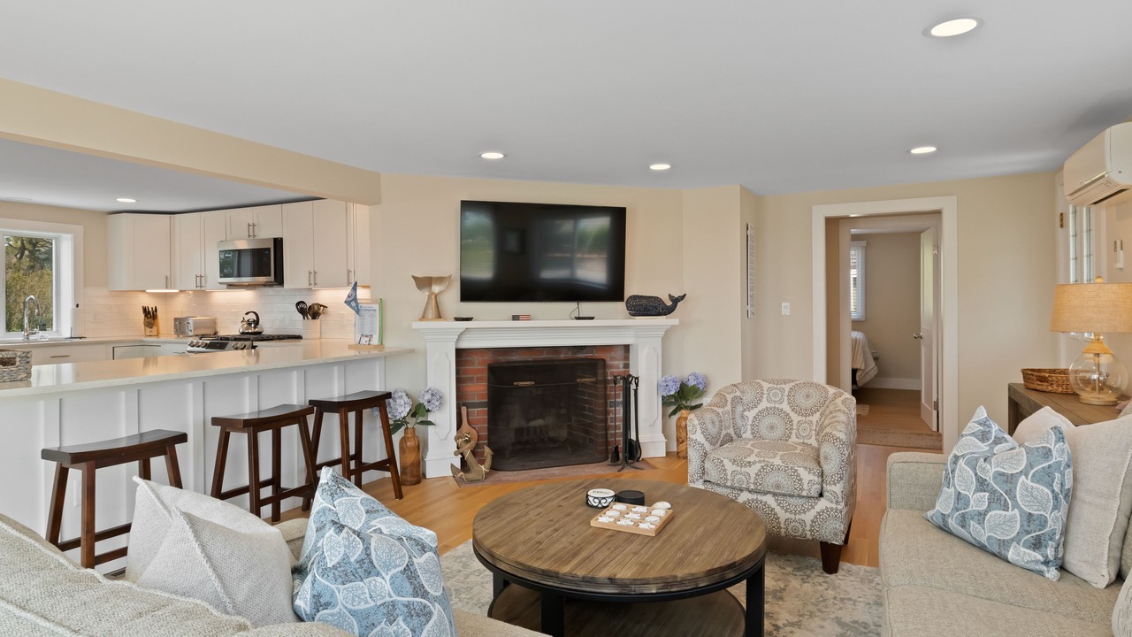 Photo of Livingroom in Popponesset