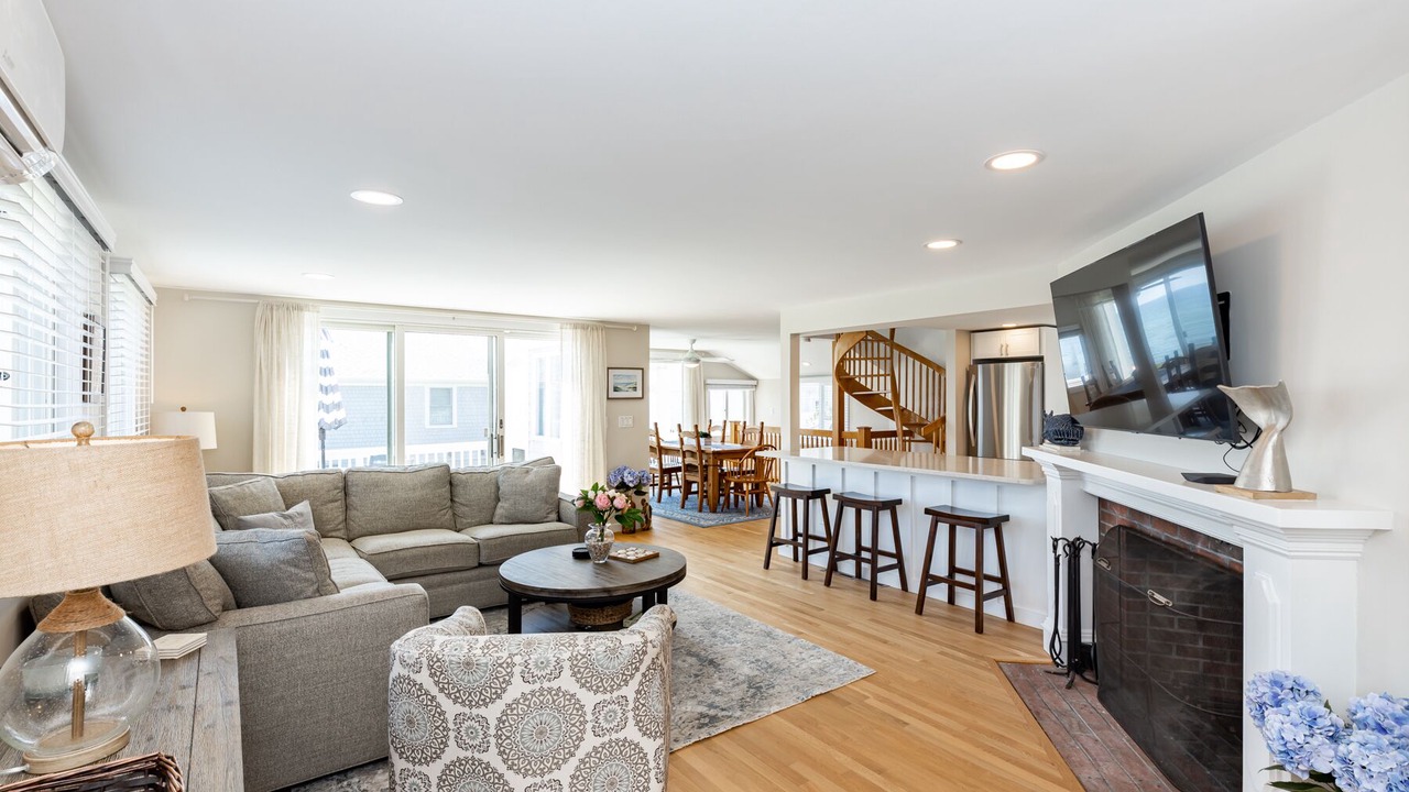 Photo of Livingroom in Popponesset