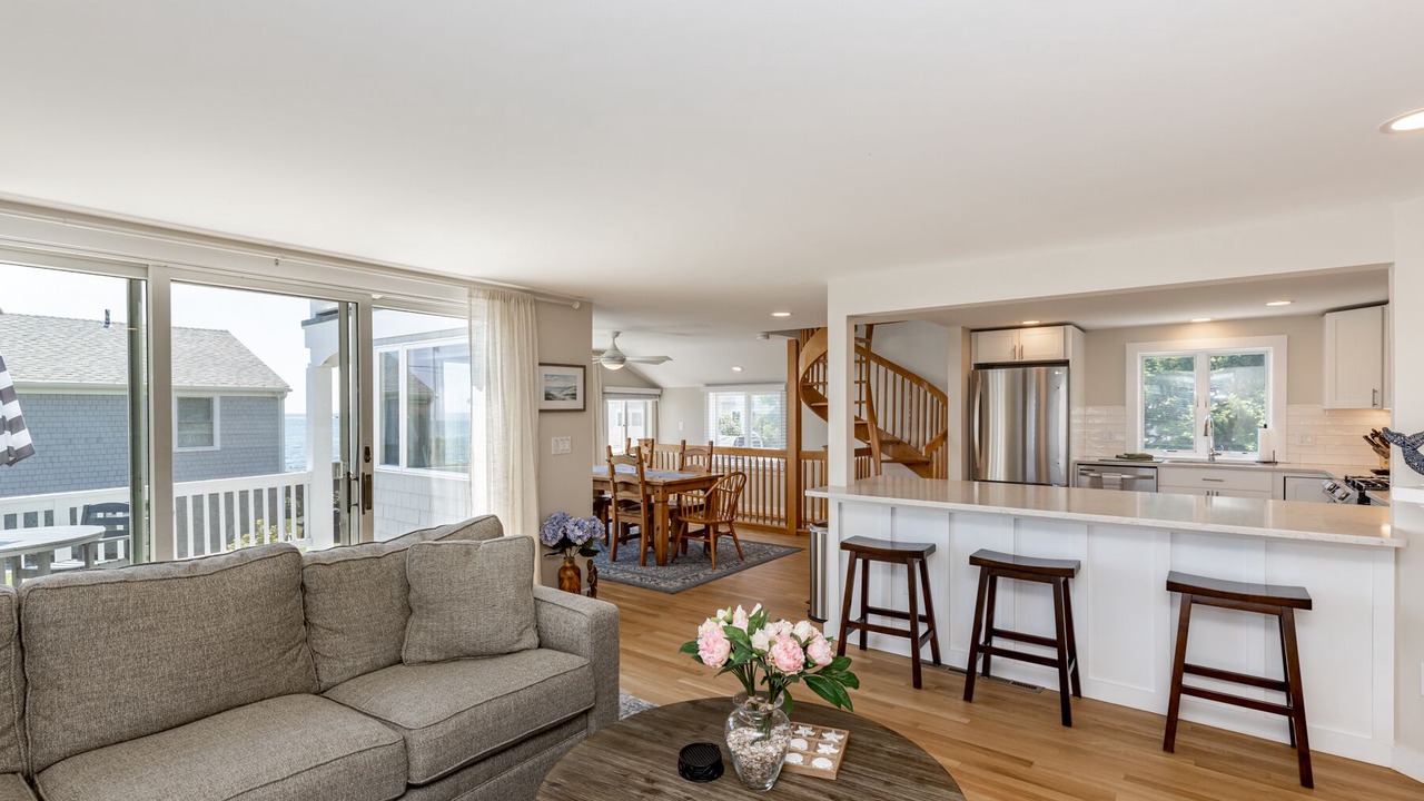 Photo of Livingroom in Popponesset