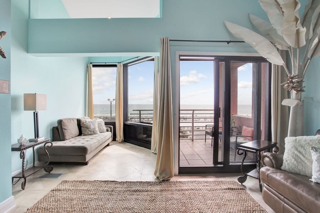 Photo of Livingroom in Pensacola Beach