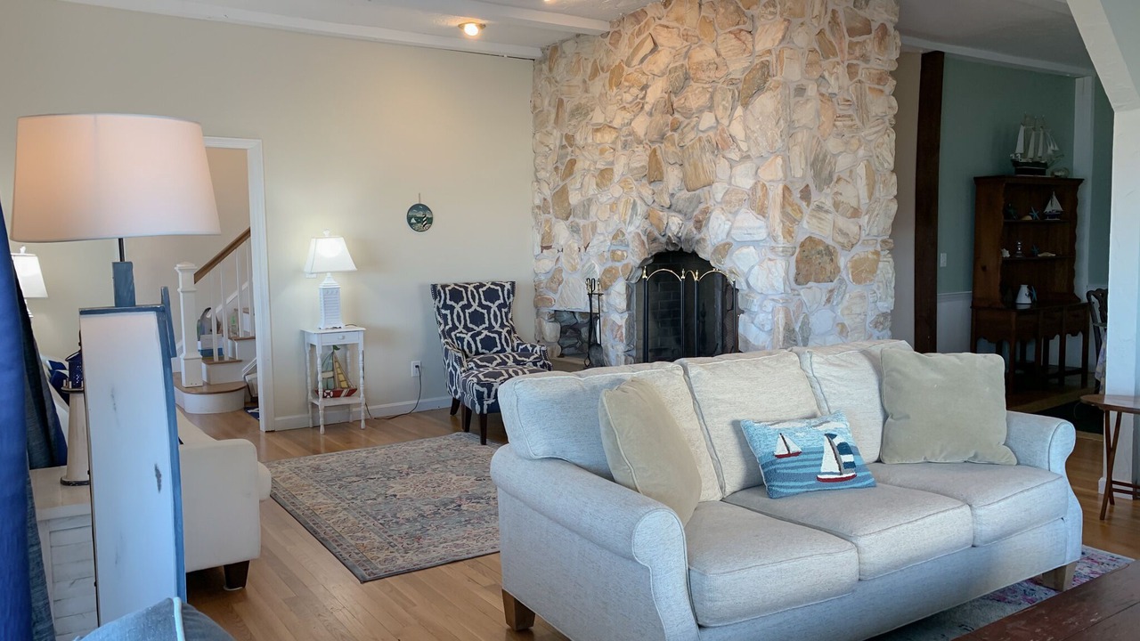Photo of Livingroom in Brant Rock