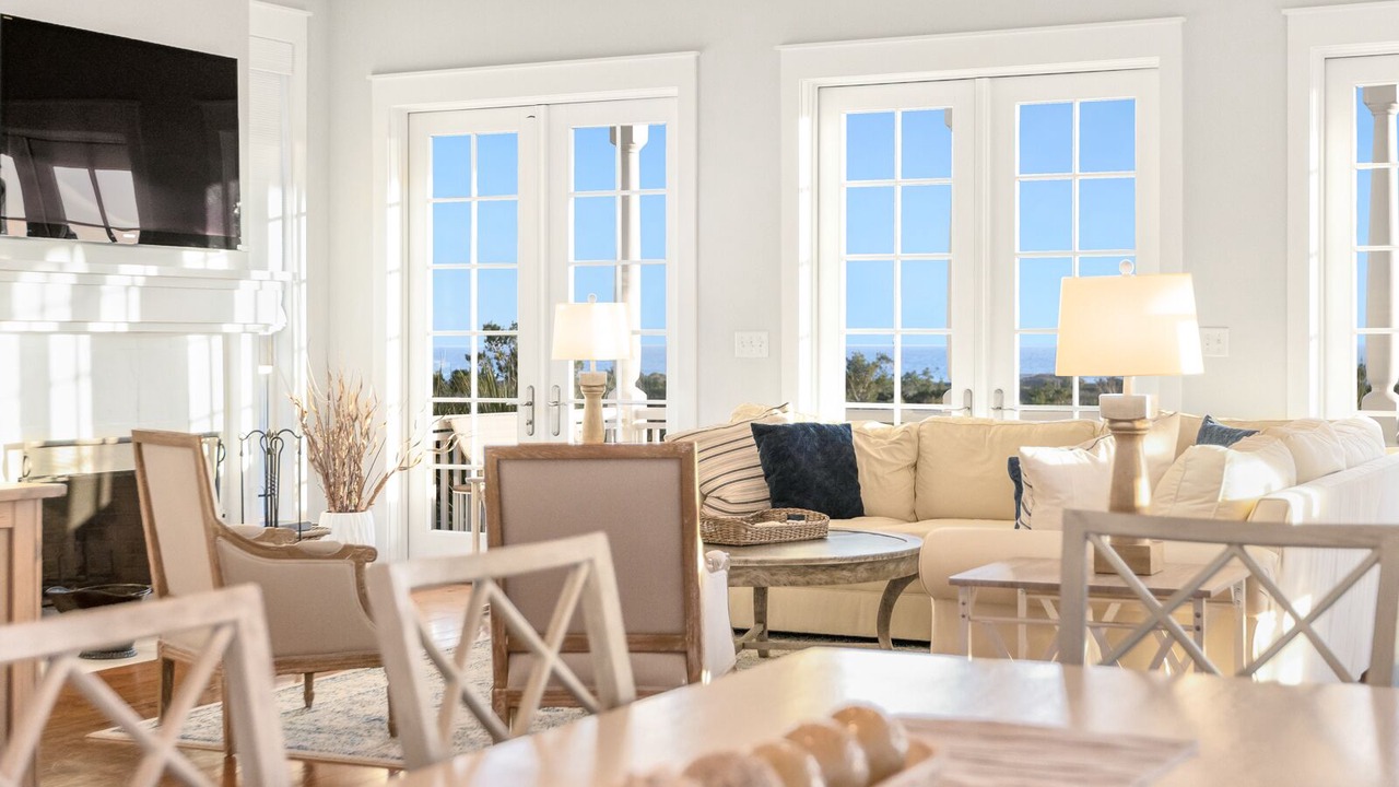 Photo of Livingroom in Dune Allen Beach
