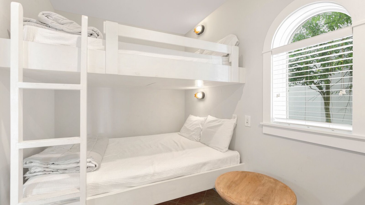 Photo of Bedroom in Dune Allen Beach