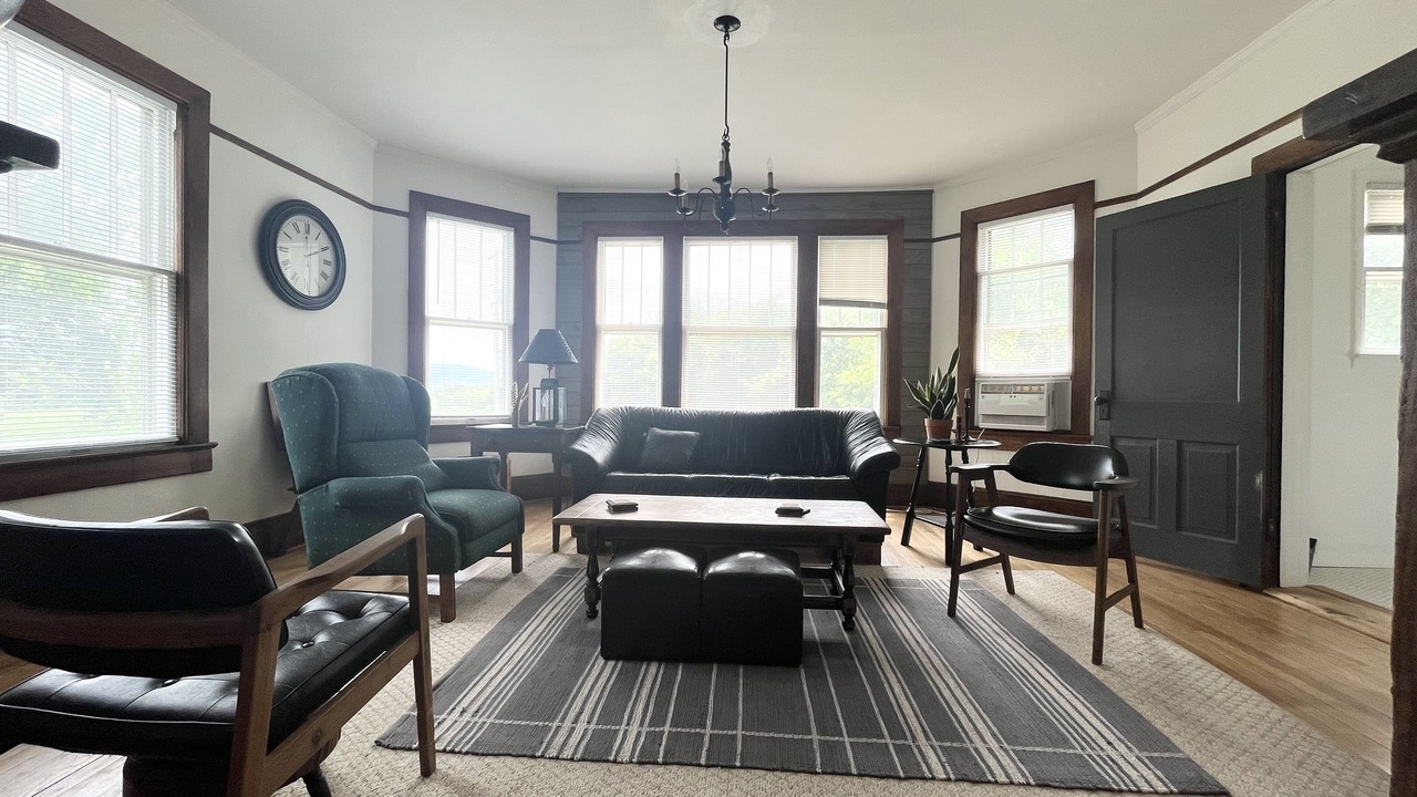 Photo of Livingroom in Singers Glen