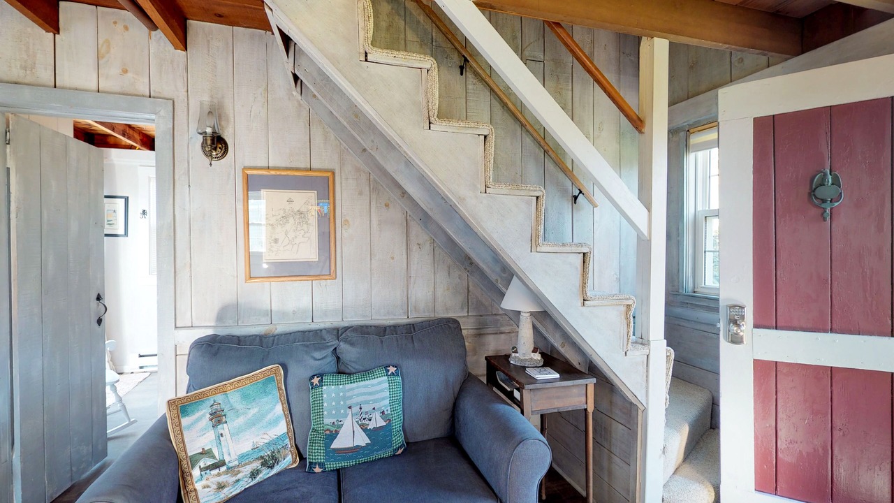 Photo of Livingroom in Barnstable
