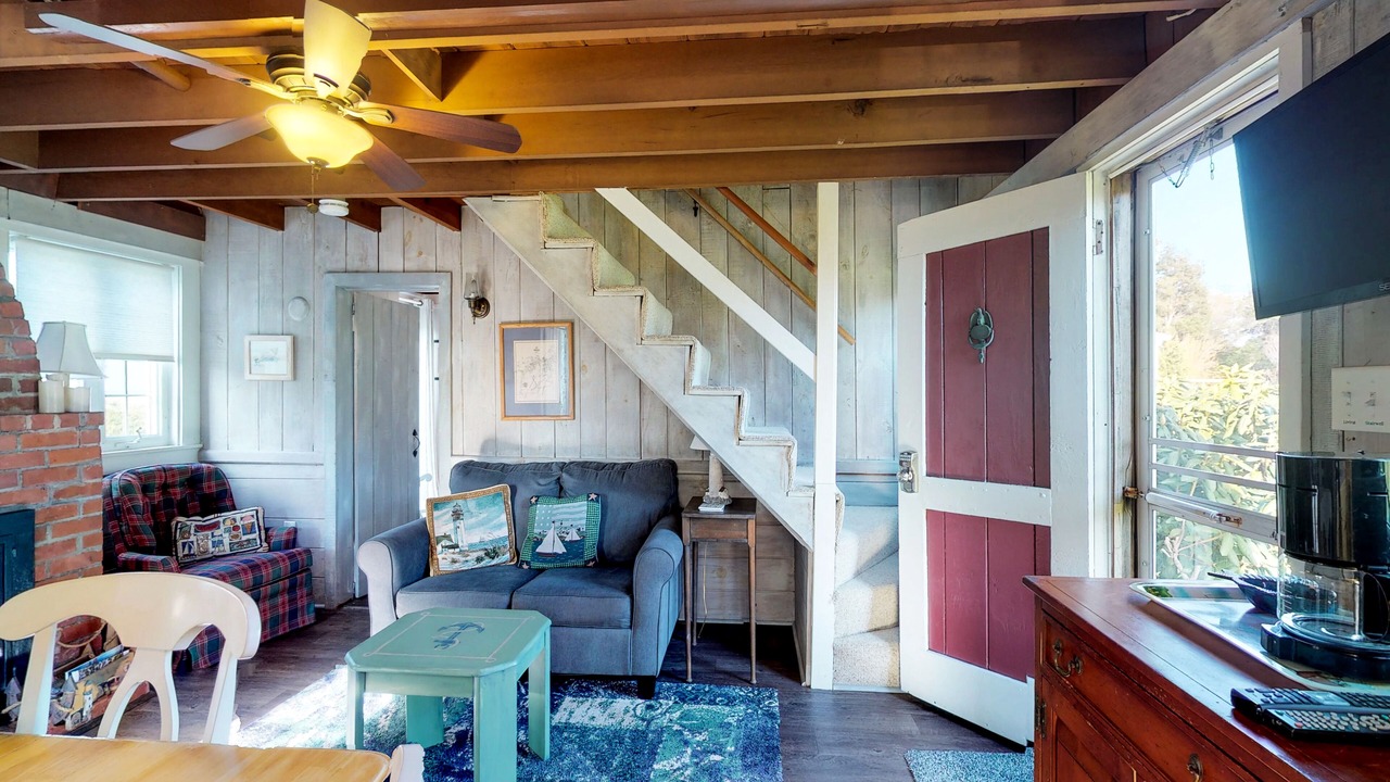 Photo of Livingroom in Barnstable