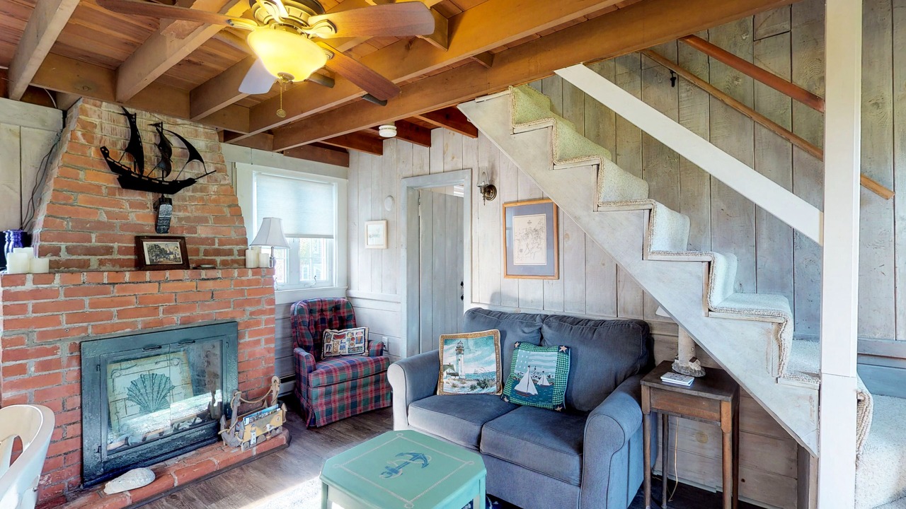Photo of Livingroom in Barnstable