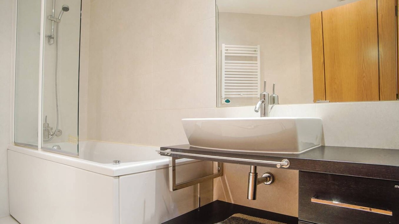 Photo of Bathroom in Linda-a-Velha