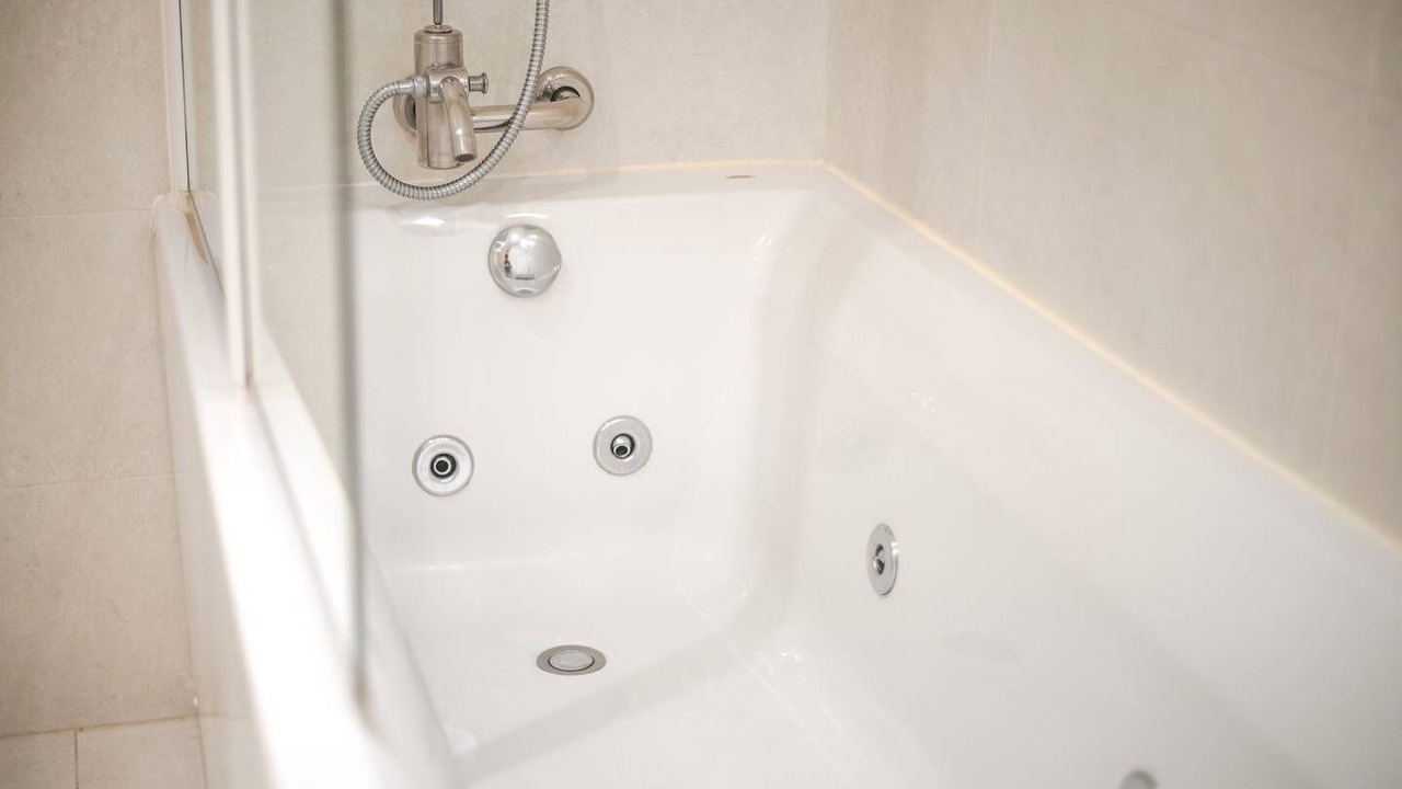 Photo of Bathroom in Linda-a-Velha