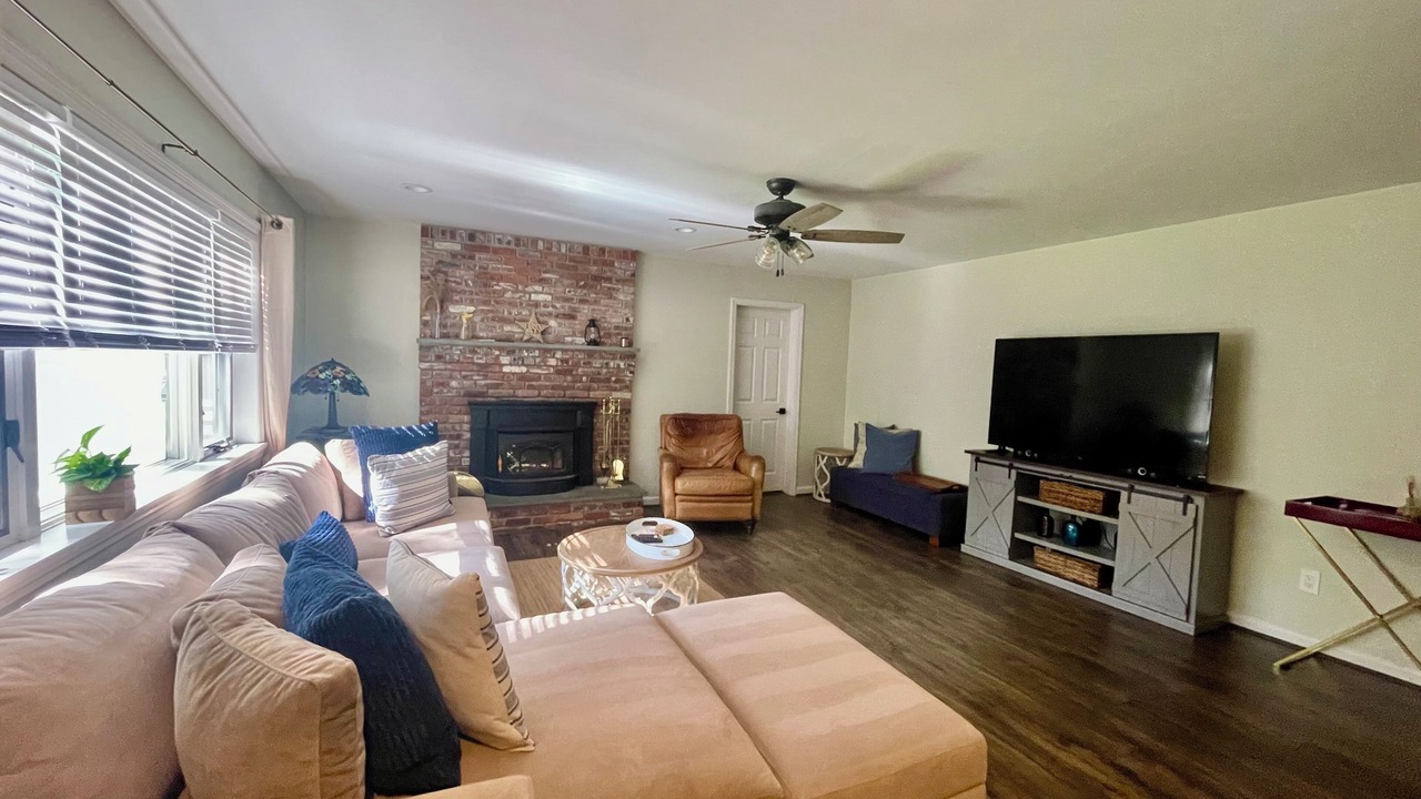 Photo of Livingroom in Southold