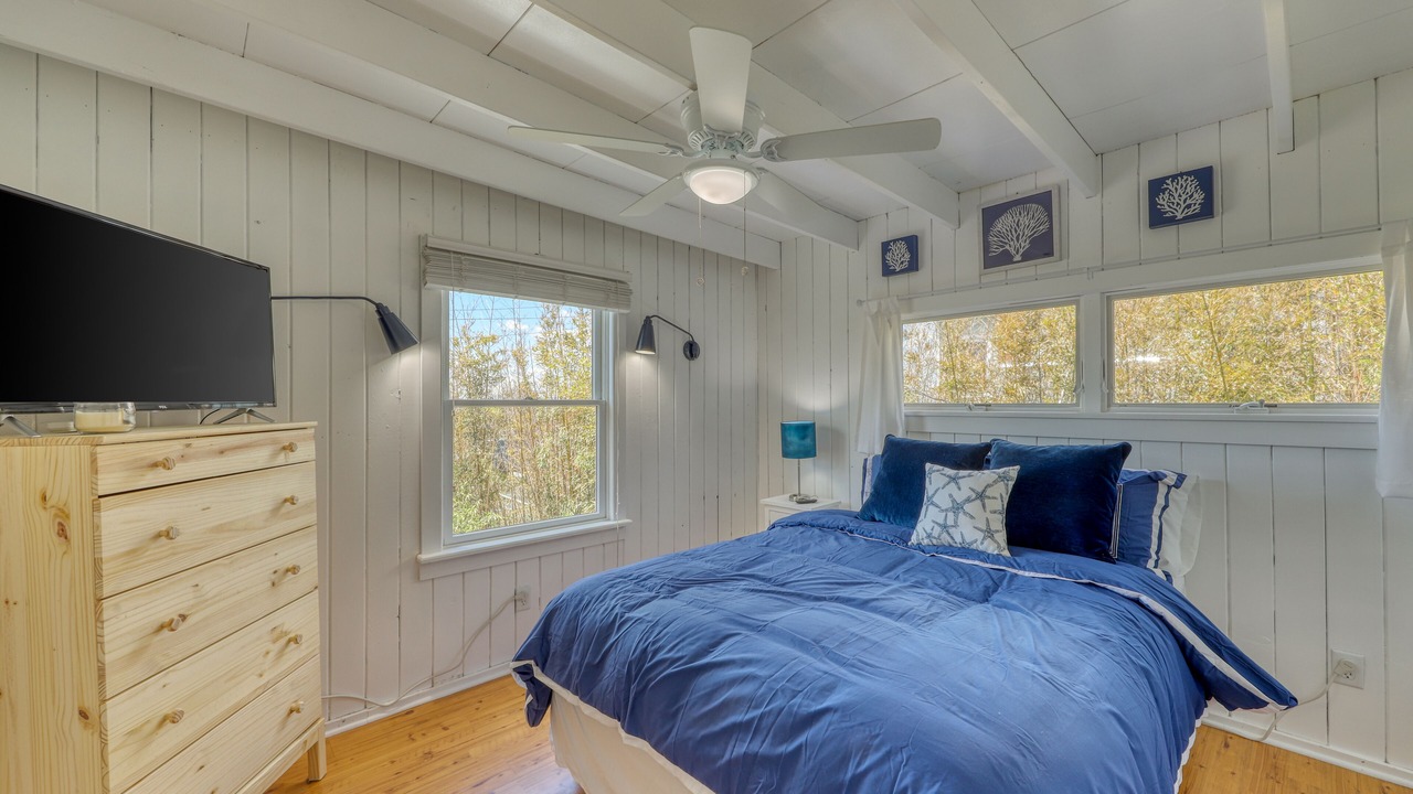 Photo of Bedroom in Ocean Bay Park