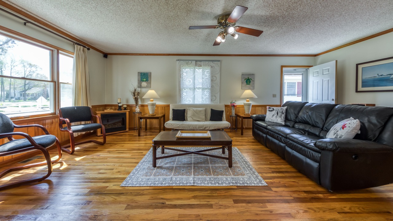Photo of Livingroom in Caine Woods