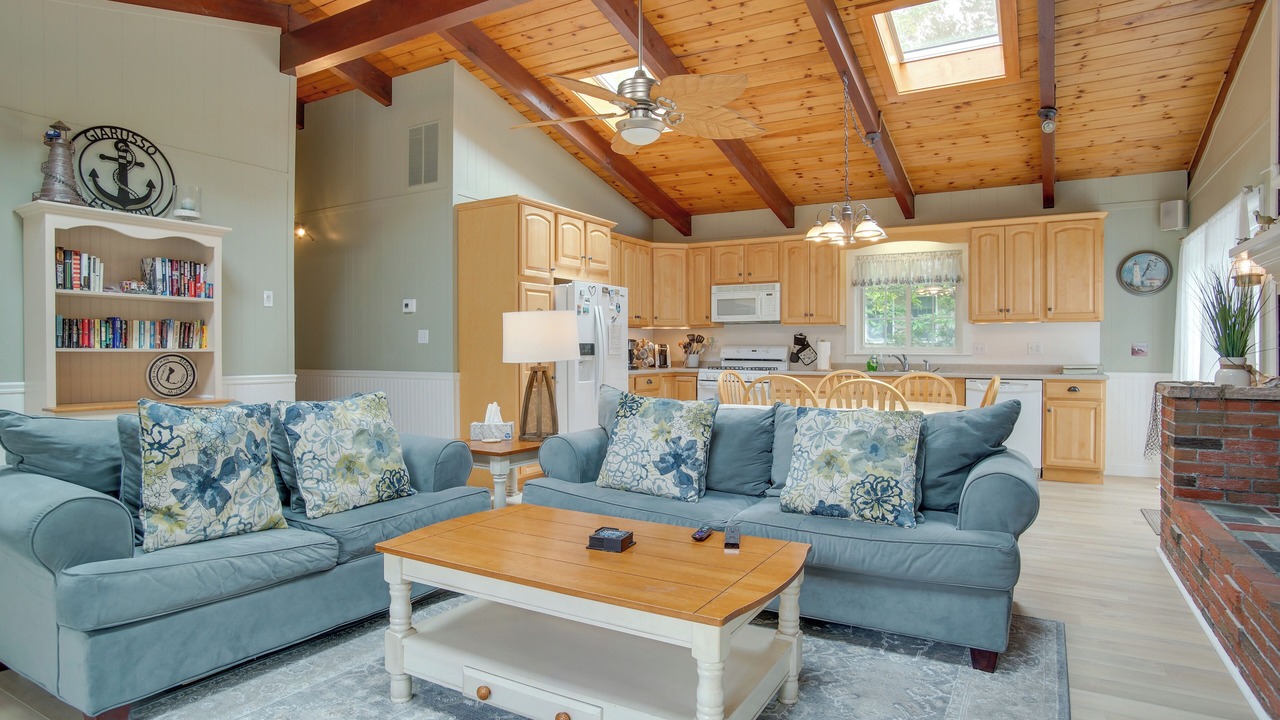 Photo of Livingroom in Silver Beach