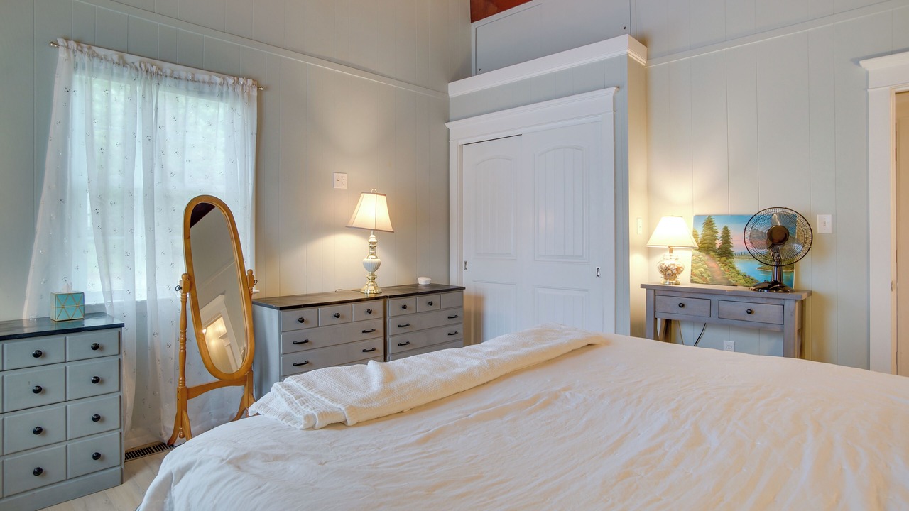 Photo of Bedroom in Silver Beach