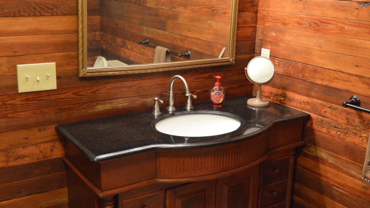 Photo of Bathroom in De Mossville