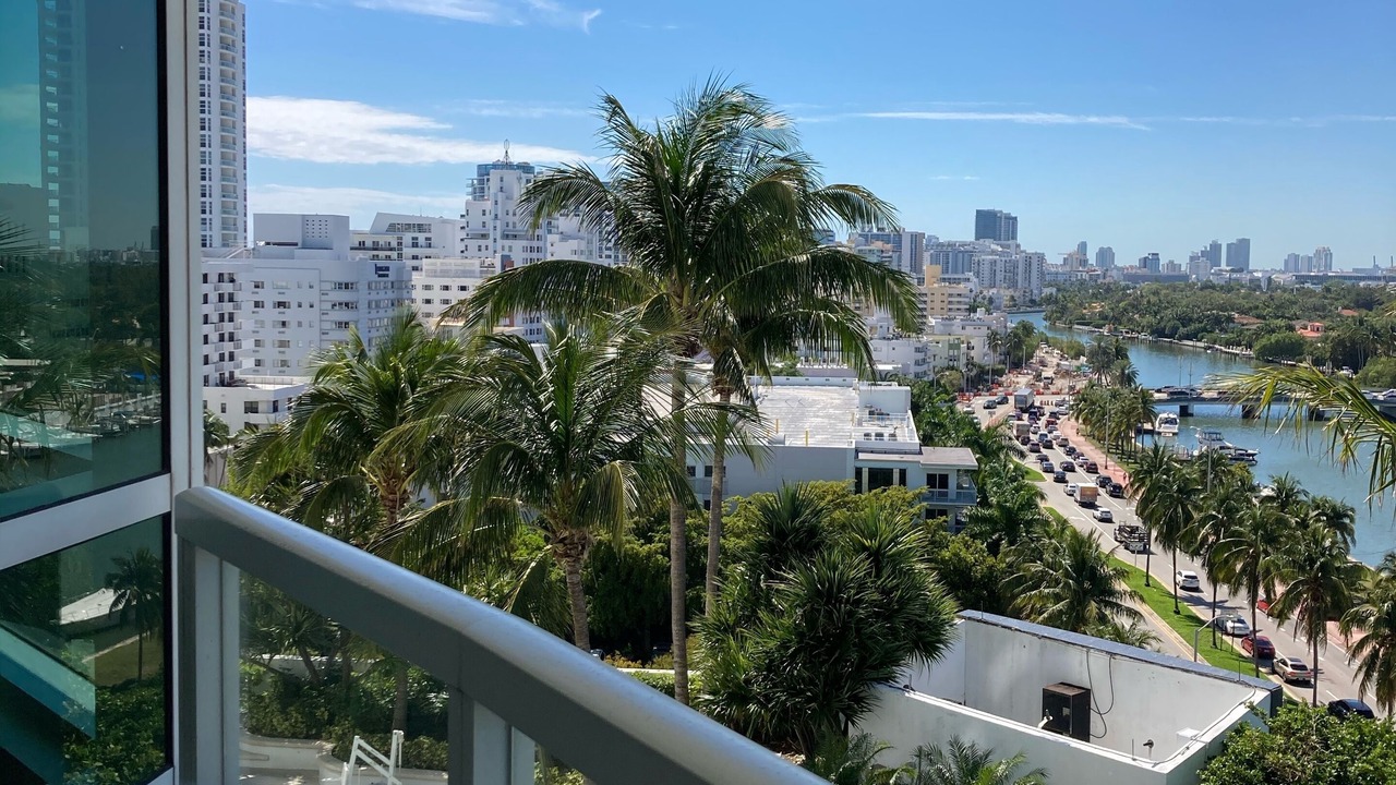 Photo of Patio Balcony in Mid Beach