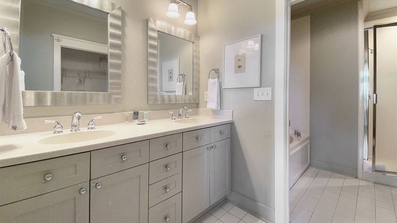 Photo of Bathroom in Beach District