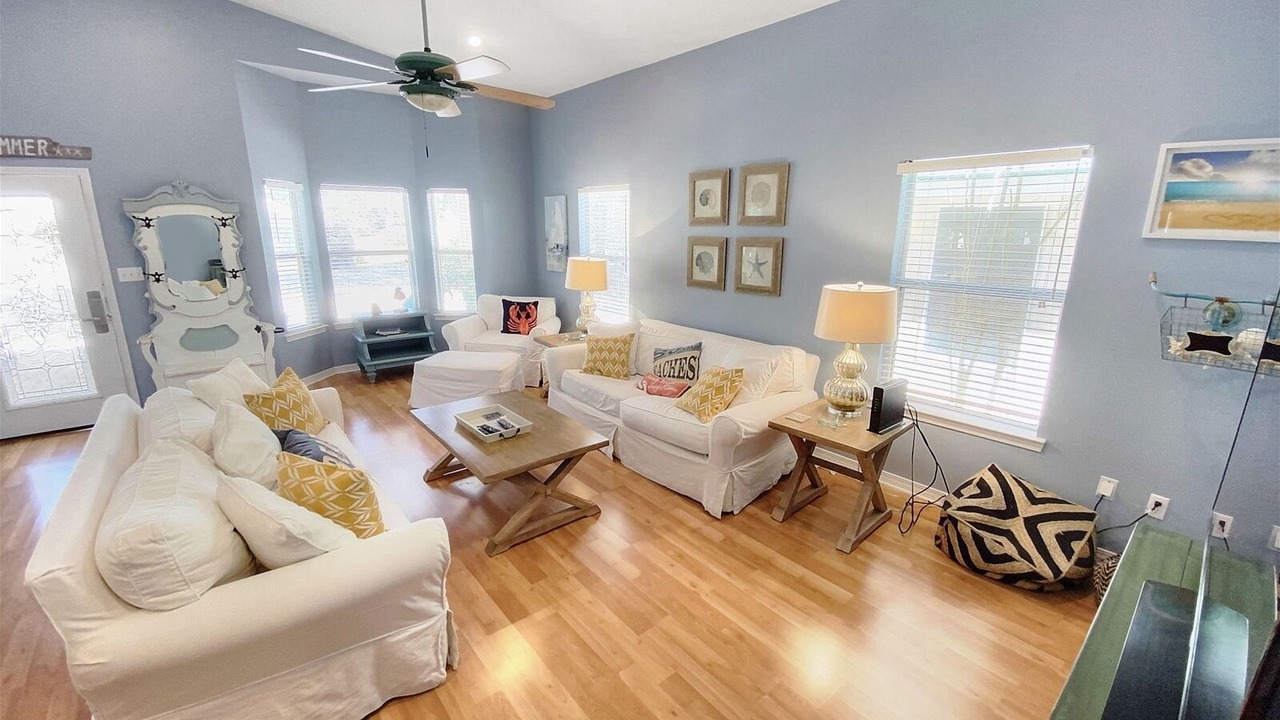 Photo of Livingroom in Sugarwood Beach
