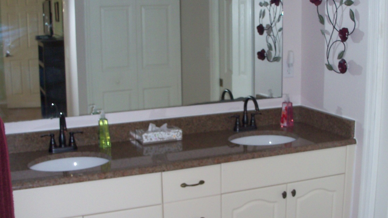 Photo of Bathroom in Alden Pines