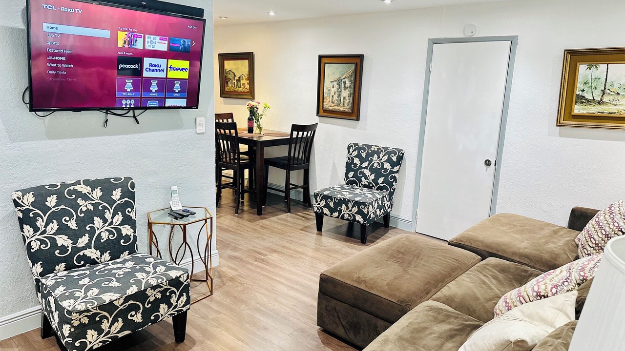 Photo of Livingroom in Sailboat Bend