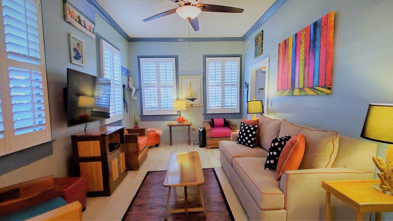 Photo of Livingroom in Uptown - Upper Duval