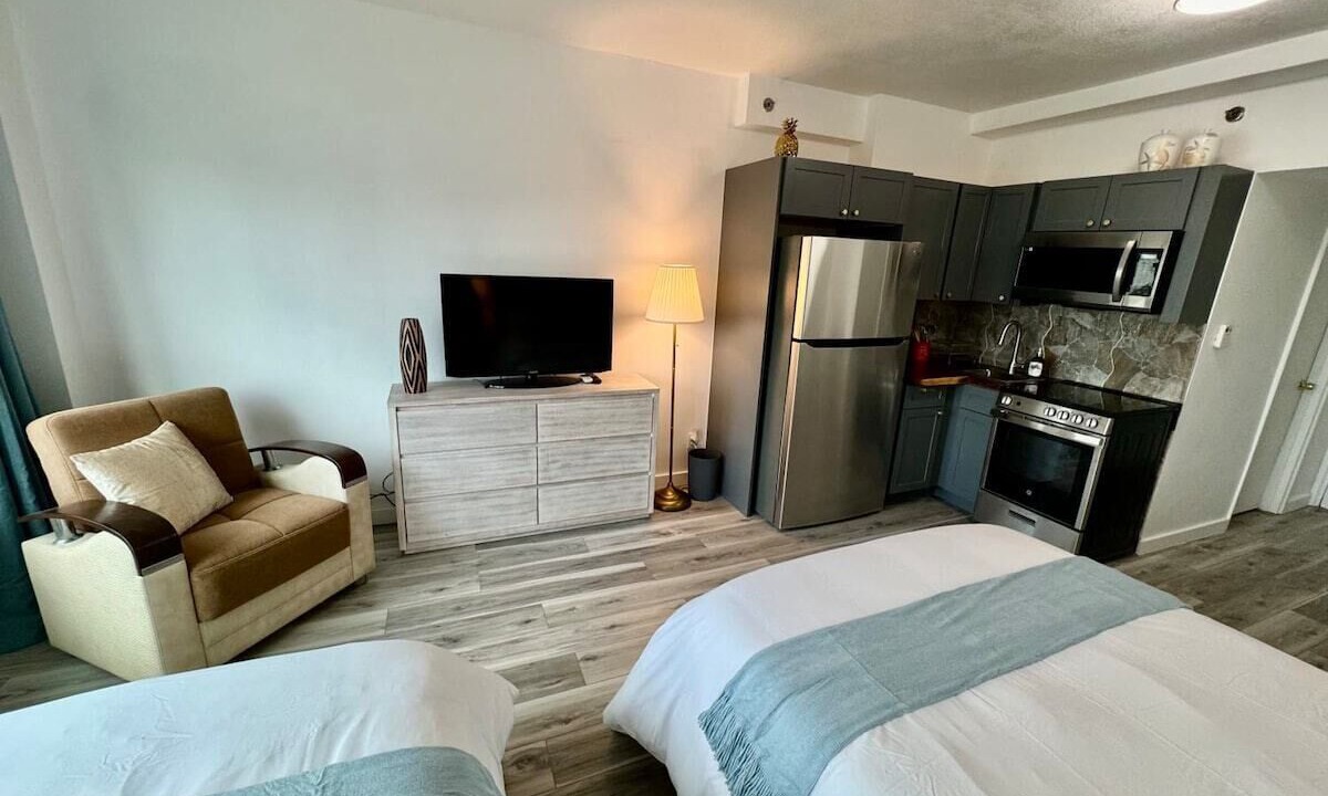Photo of Bedroom in Mid Beach