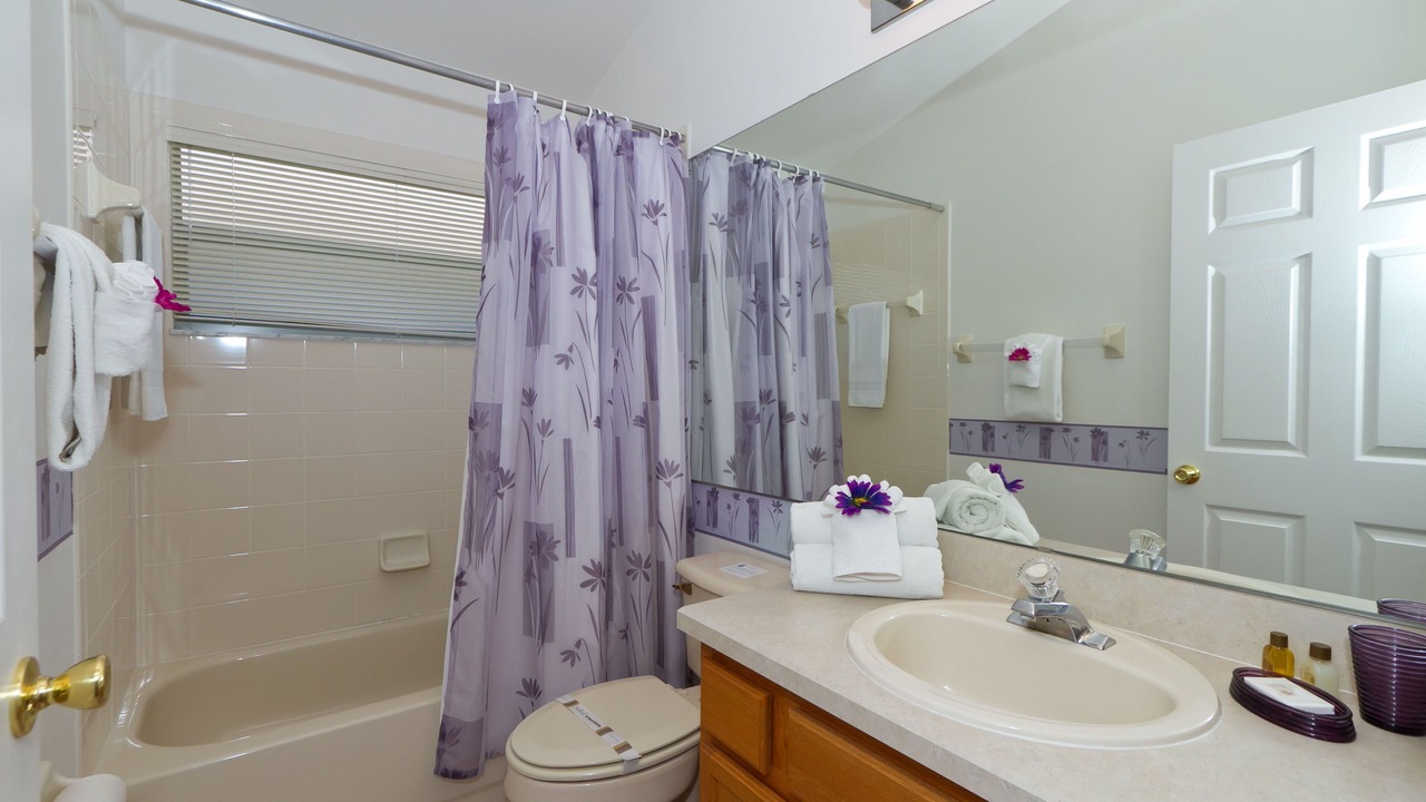 Photo of Bathroom in Orange Tree