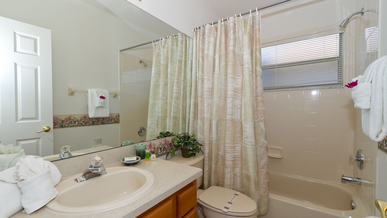 Photo of Bathroom in Orange Tree