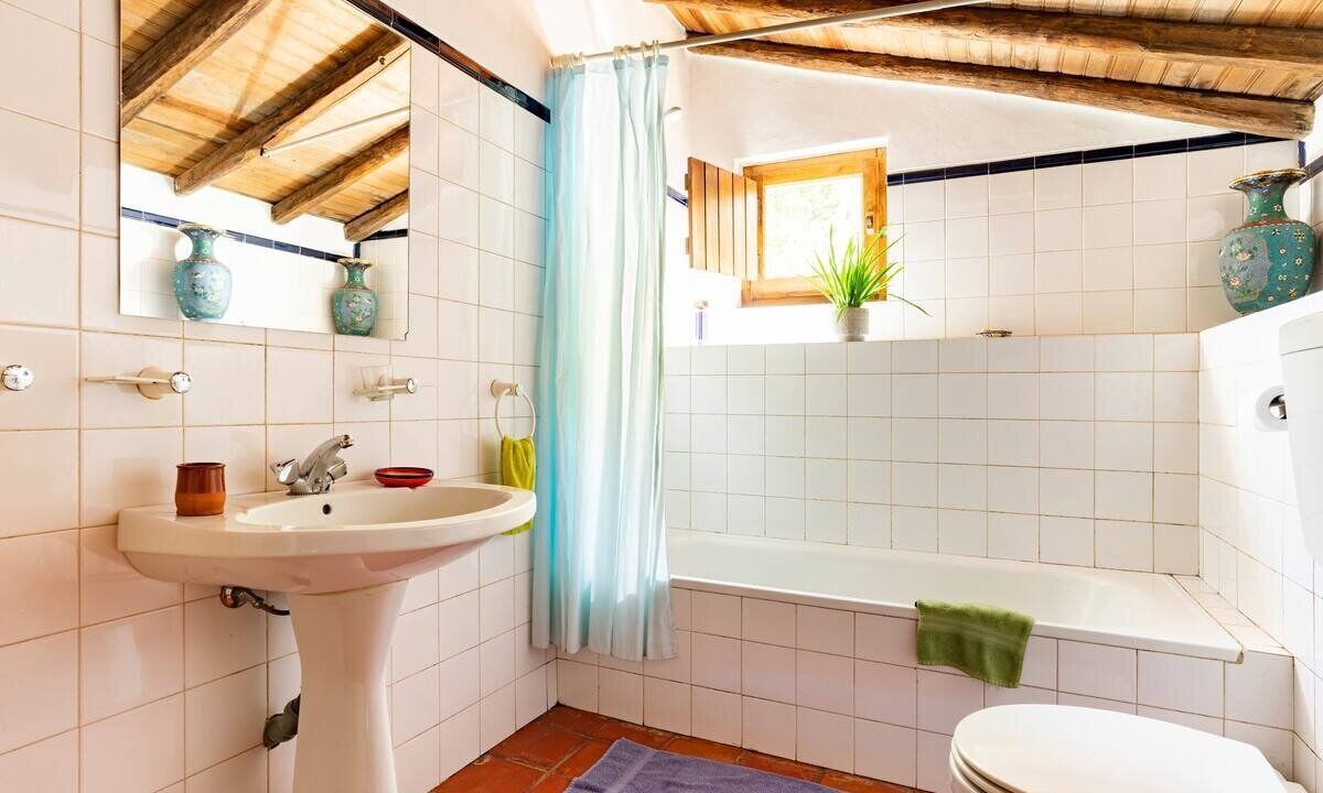 Photo of Bathroom in Monchique