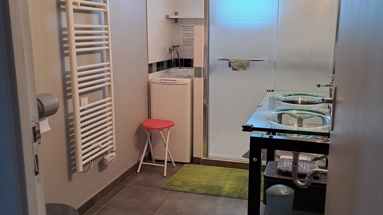 Photo of Bathroom in Porspoder