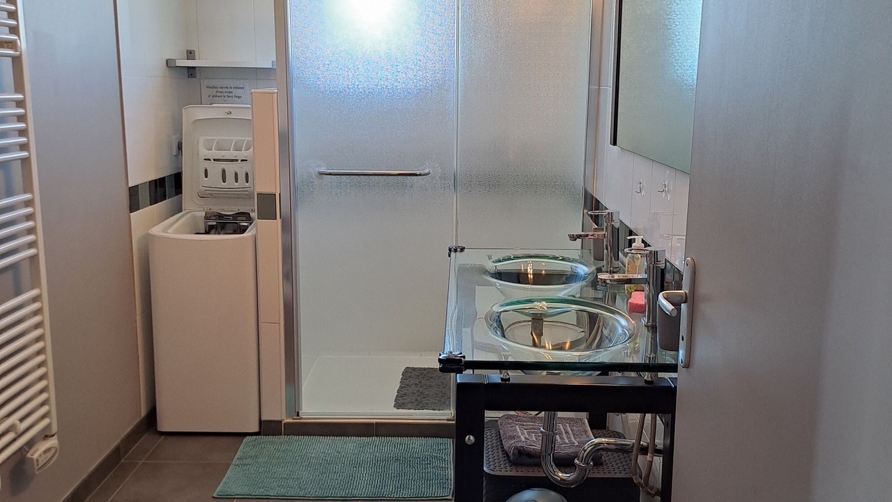 Photo of Bathroom in Porspoder