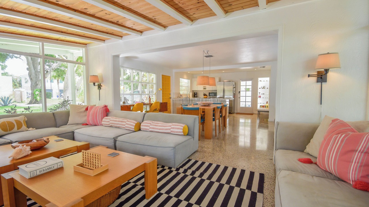 Photo of Livingroom in Arlington Park