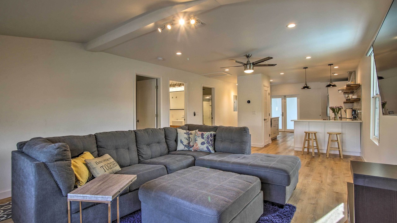 Photo of Livingroom in South Middle River