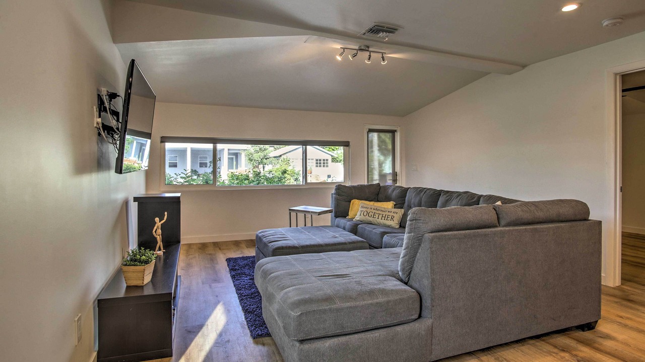 Photo of Livingroom in South Middle River