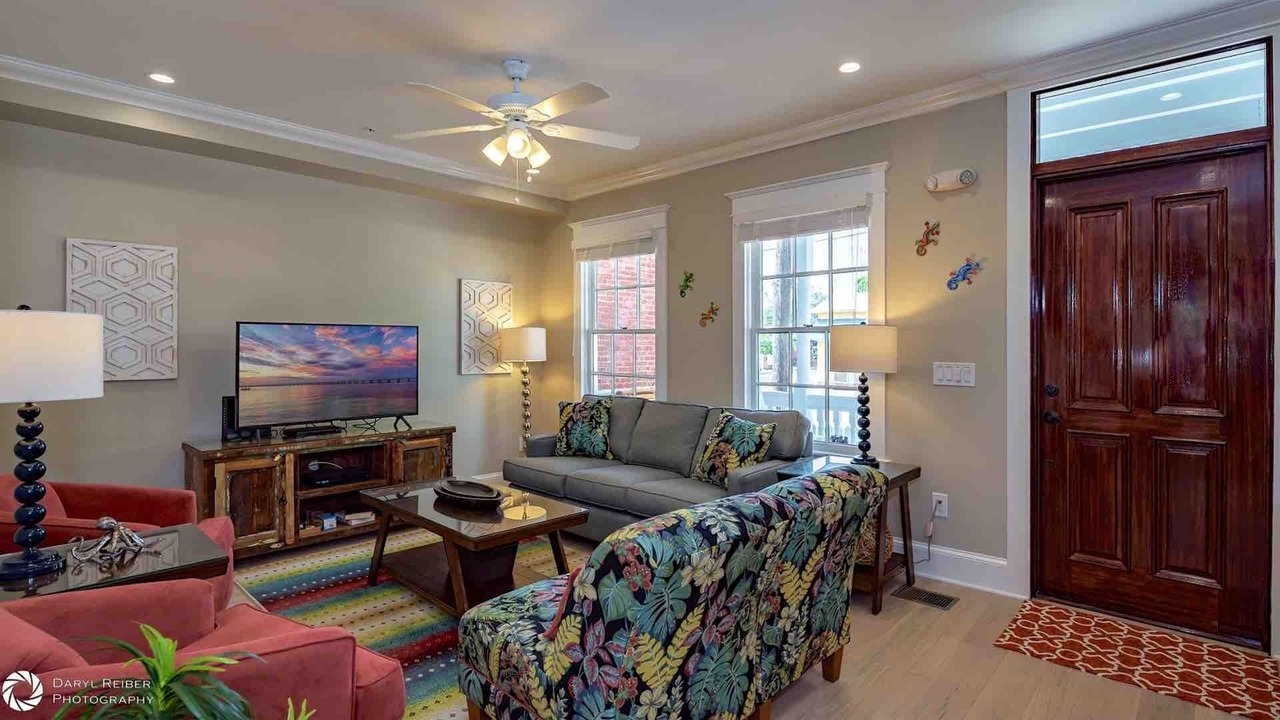 Photo of Livingroom in Historic Seaport
