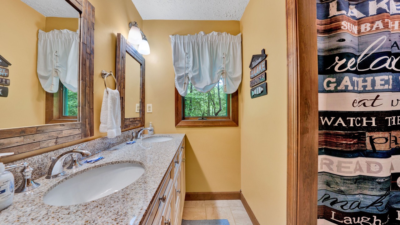 Photo of Bathroom in Huddleston