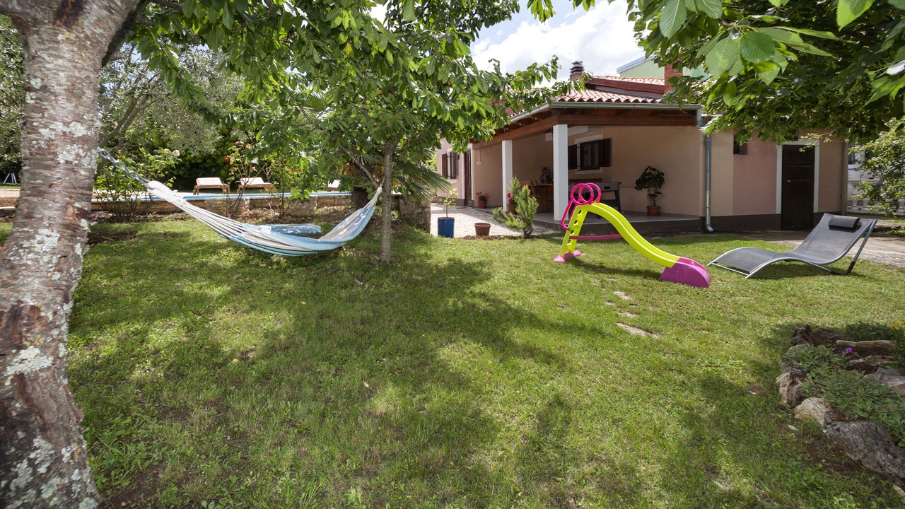 Photo of Others in Modrusani