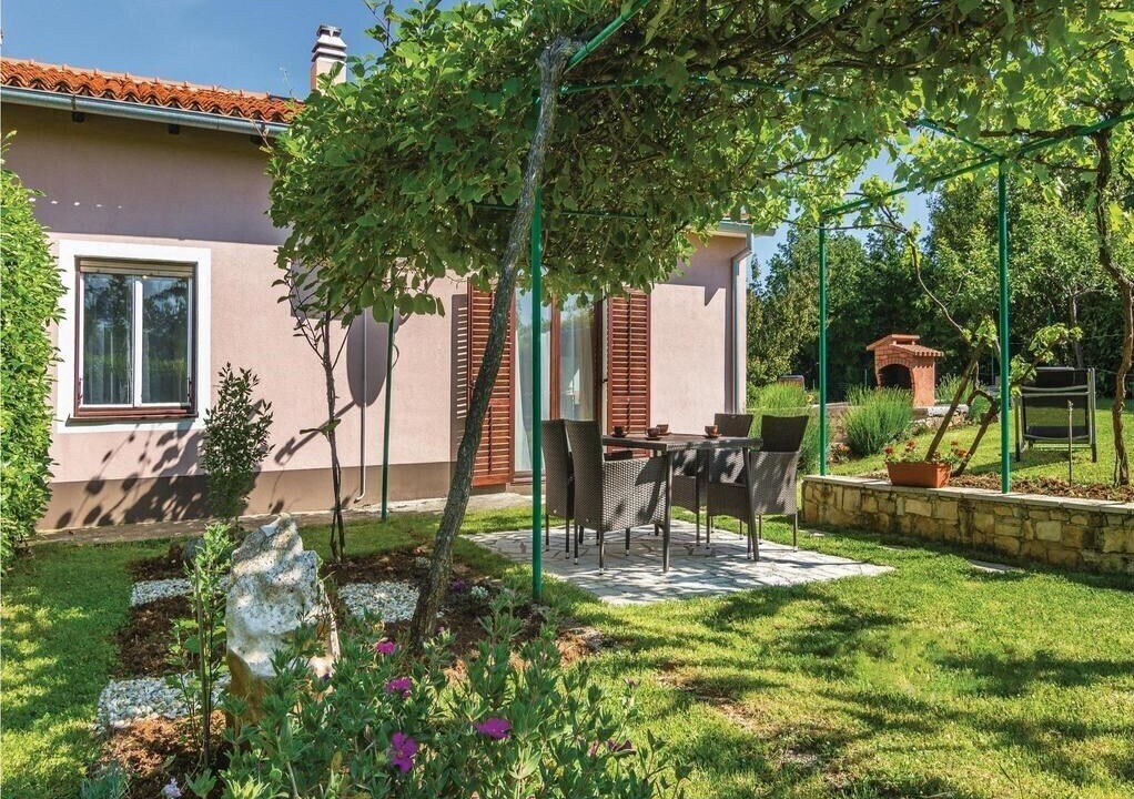 Photo of Outdoor in Modrusani