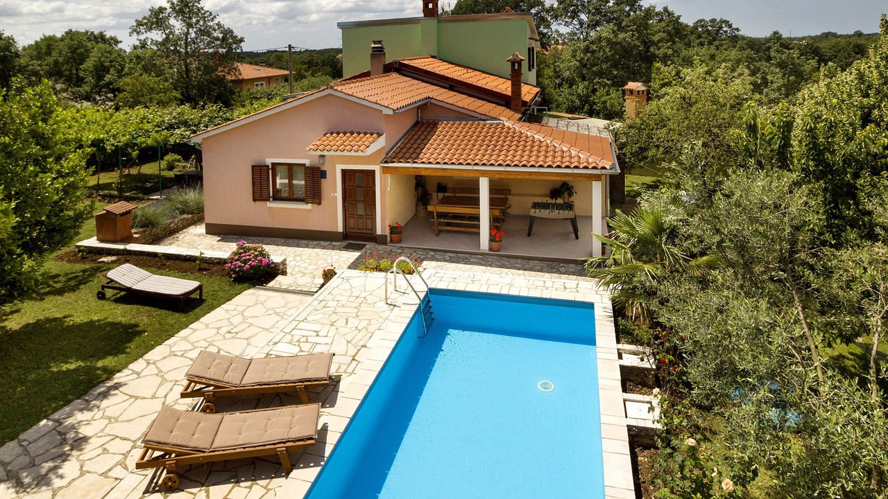 Photo of Outdoor in Modrusani