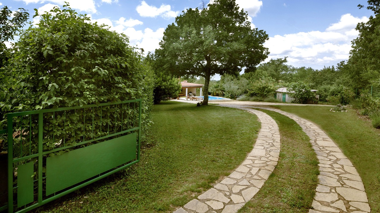 Photo of Outdoor in Modrusani