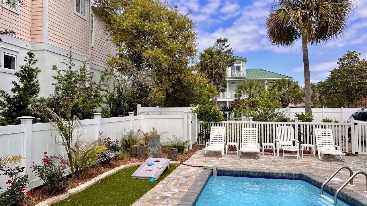 Photo of Outdoor in White's Gulfview