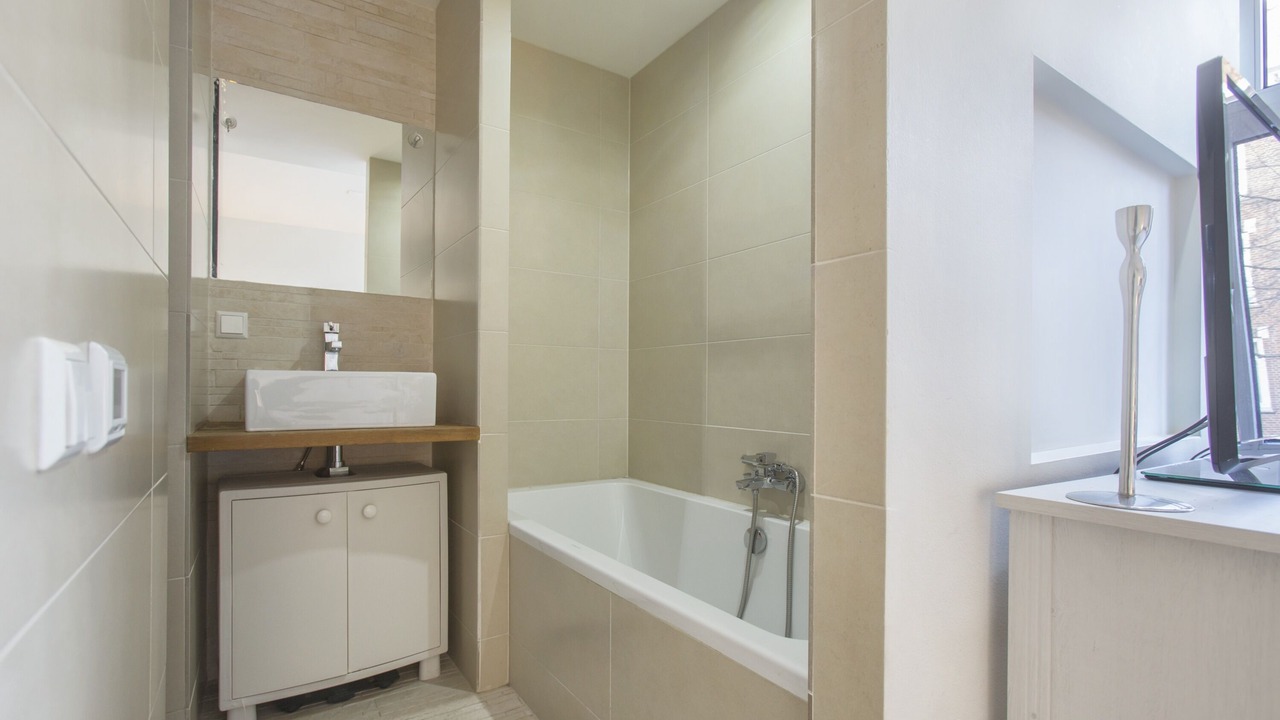 Photo of Bathroom in Spaarndammer en Zeeheldenbuurt