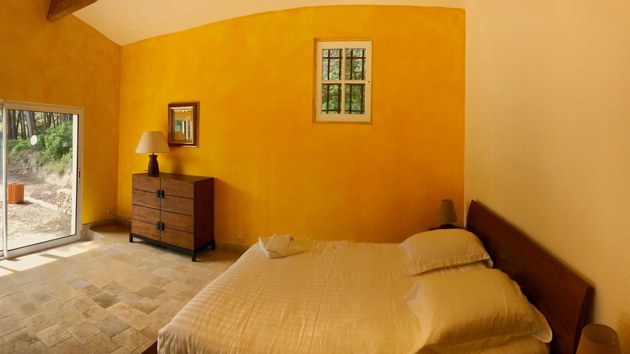 Photo of Bedroom in Saint-Hippolyte-le-Graveyron