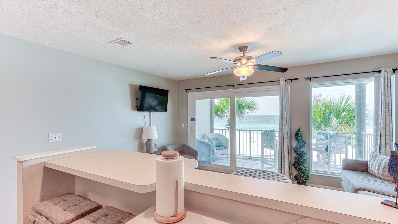 Photo of Livingroom in Biltmore Beach
