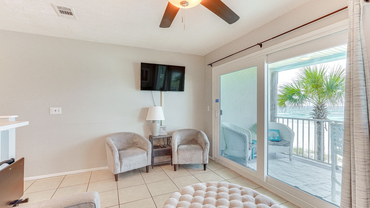 Photo of Livingroom in Biltmore Beach
