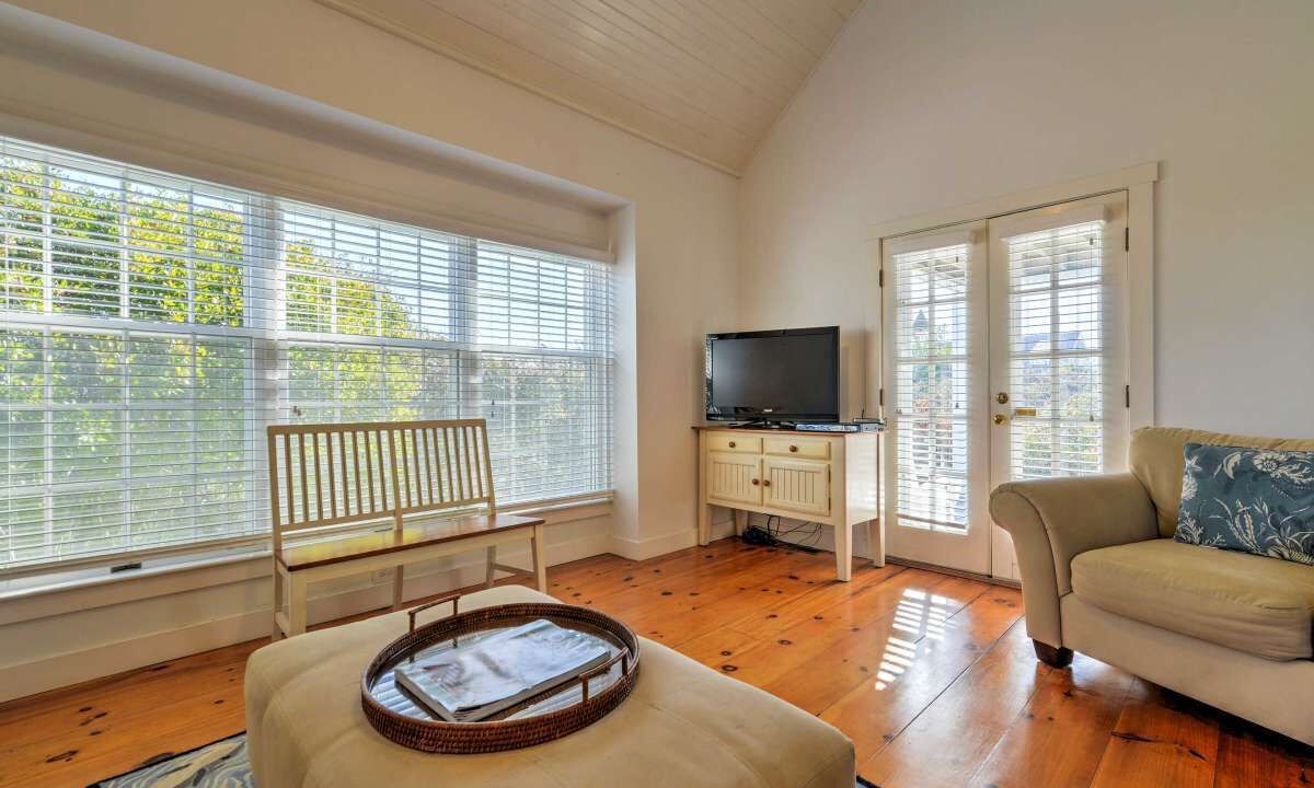 Photo of Livingroom in Tom Nevers