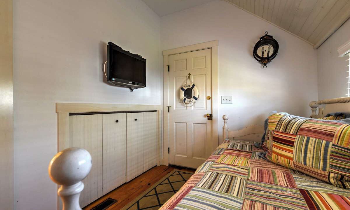 Photo of Bedroom in Tom Nevers