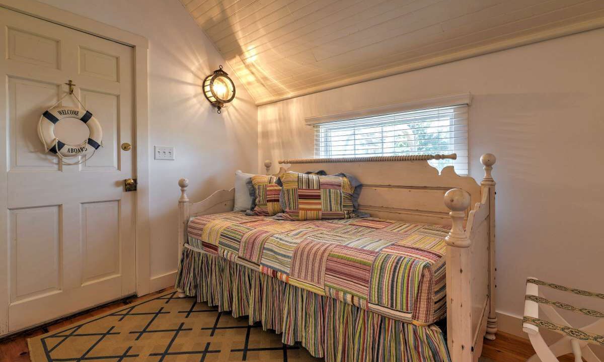 Photo of Bedroom in Tom Nevers