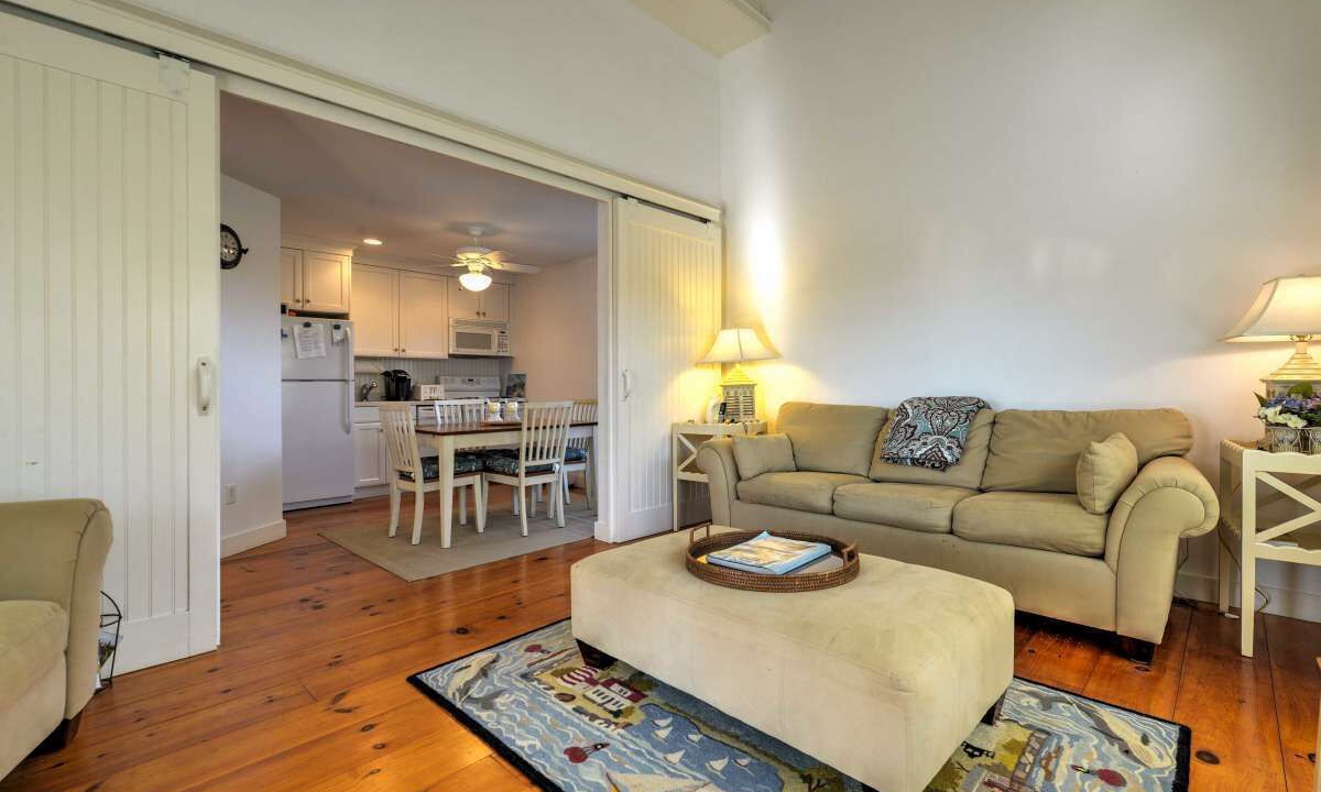 Photo of Livingroom in Tom Nevers